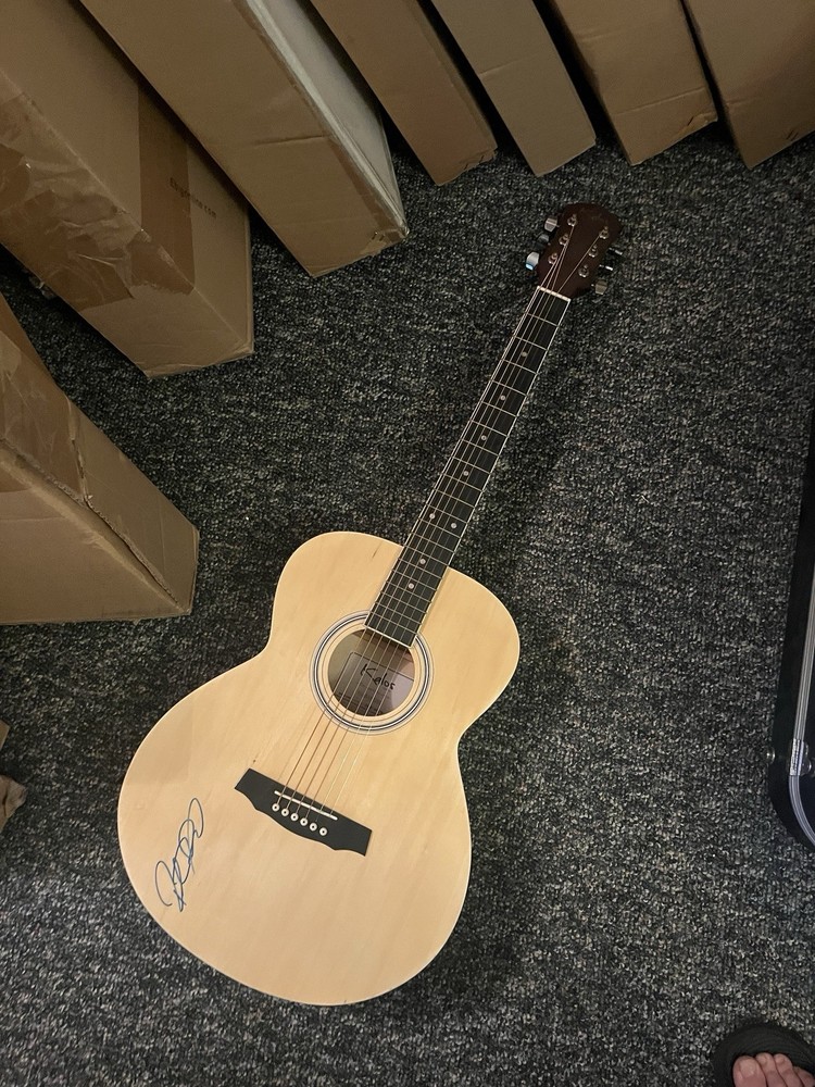 Richard Marx *Right Here Waiting* Signed Guitar