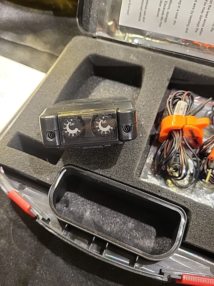 TENS 3000 Unit Muscle Stimulator Kit Electrodes Manual Cables Case Untested