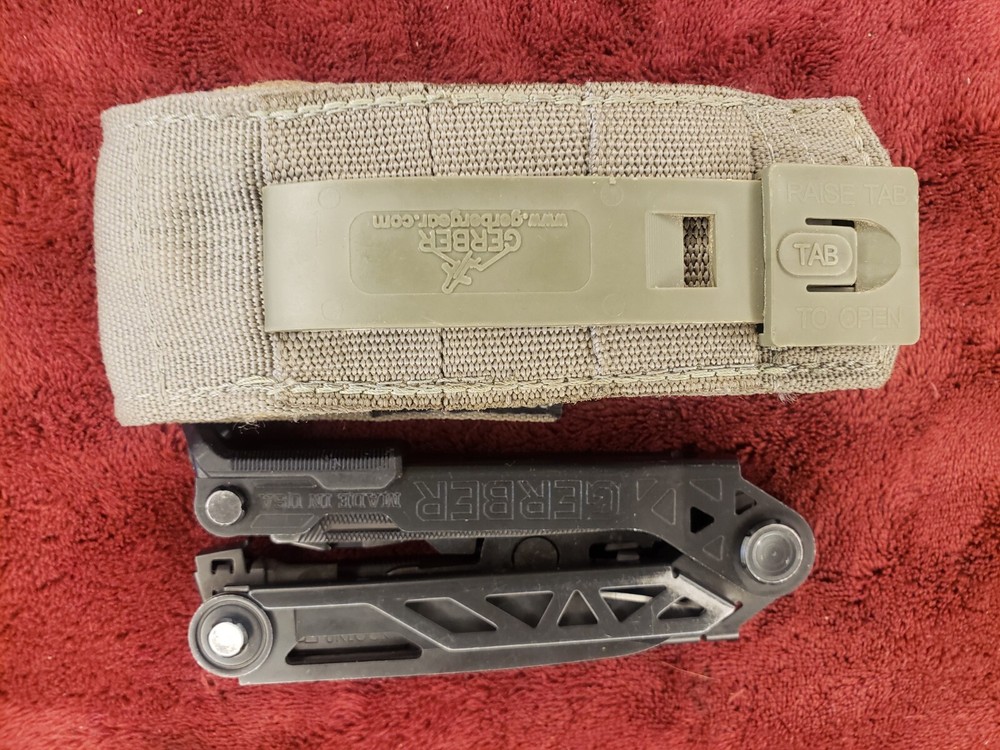 🔪 Gerber Center-Drive Multi-Tool with Tan Malice Clip Sheath