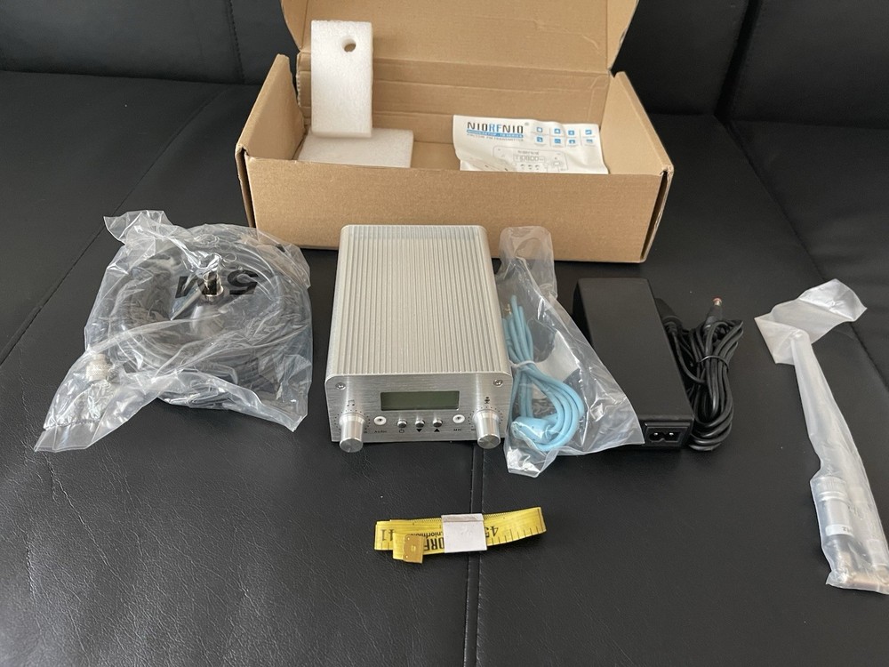 NIORFNIO NIO-T15B Bluetooth Wireless Stereo Portable FM Radio Transmitter