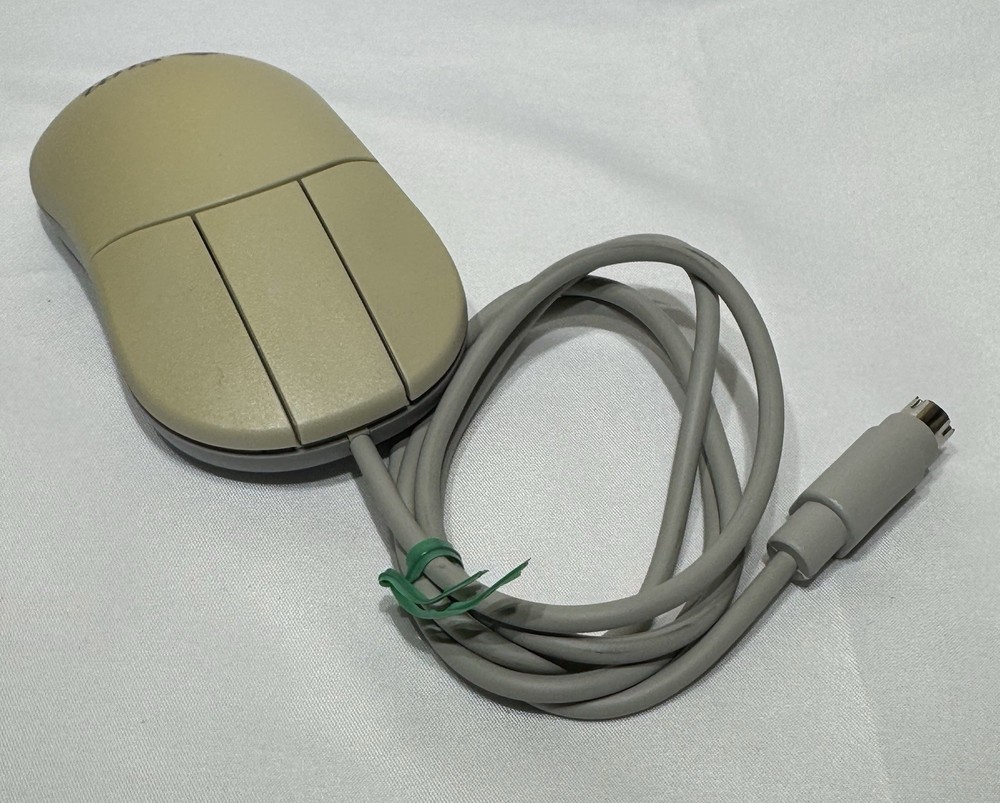 Sun Microsystems 370-3631 Type-6 Mouse, Mini-Din Connector, 3 Button - Tested