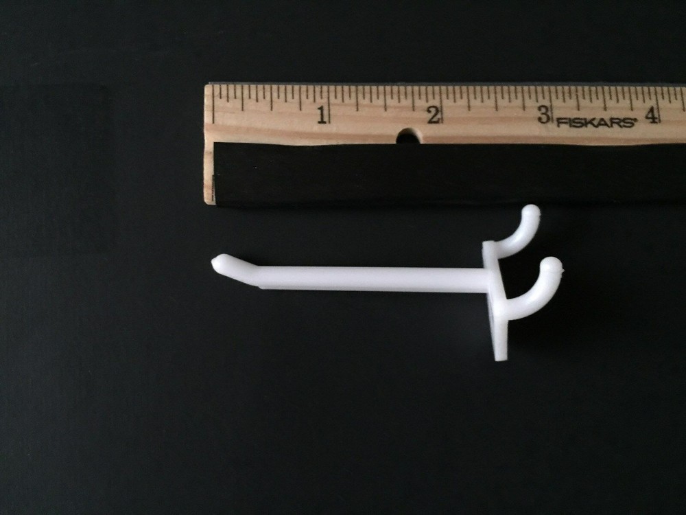 (500 PACK) 2 Inch Locking White Plastic Pegboard Peg Hooks (500 Locks, 20 Keys)