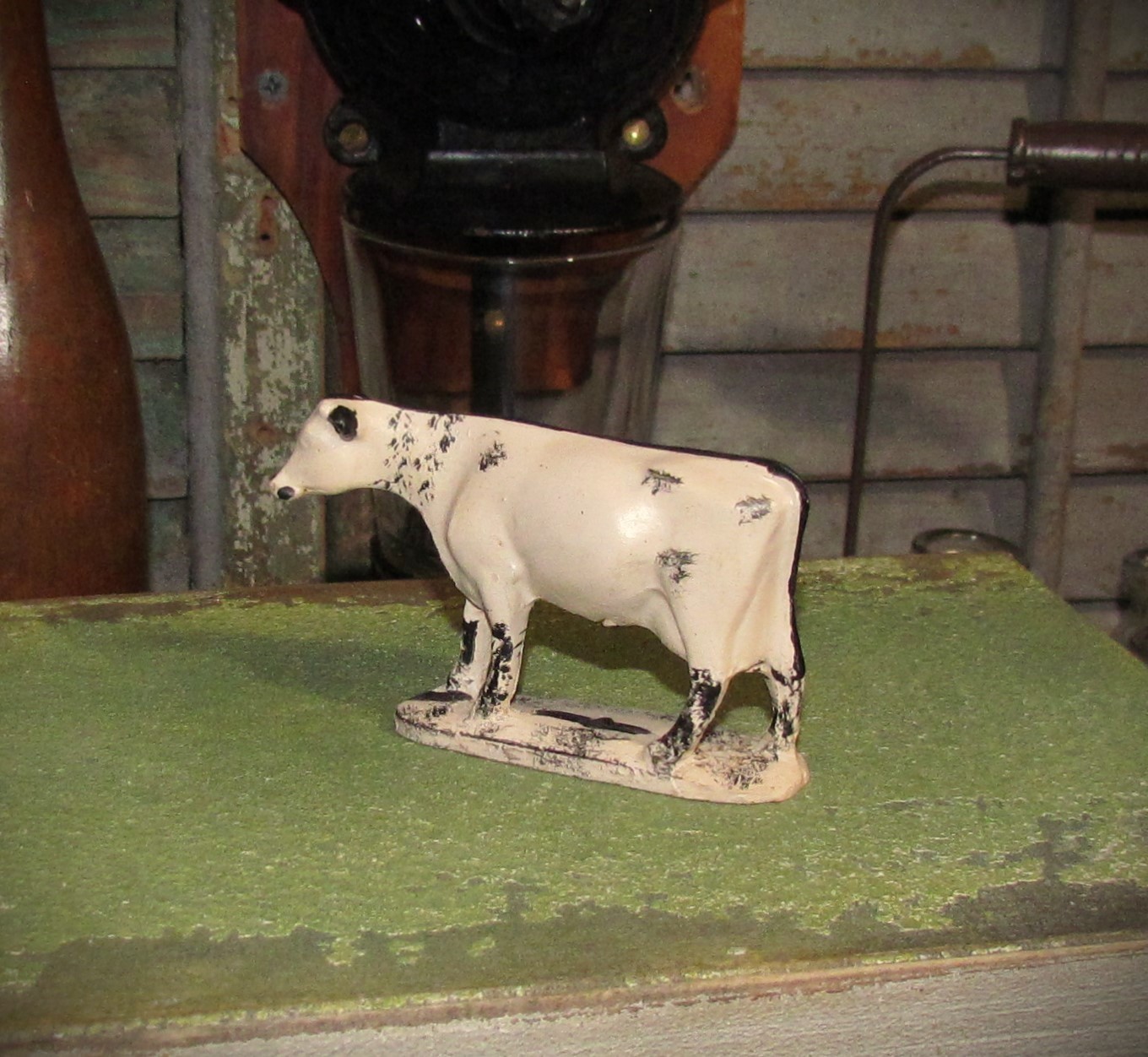Primitive 3.5" Antique White Resin Holstein Country Farm Dairy Vtg Style Toy Cow