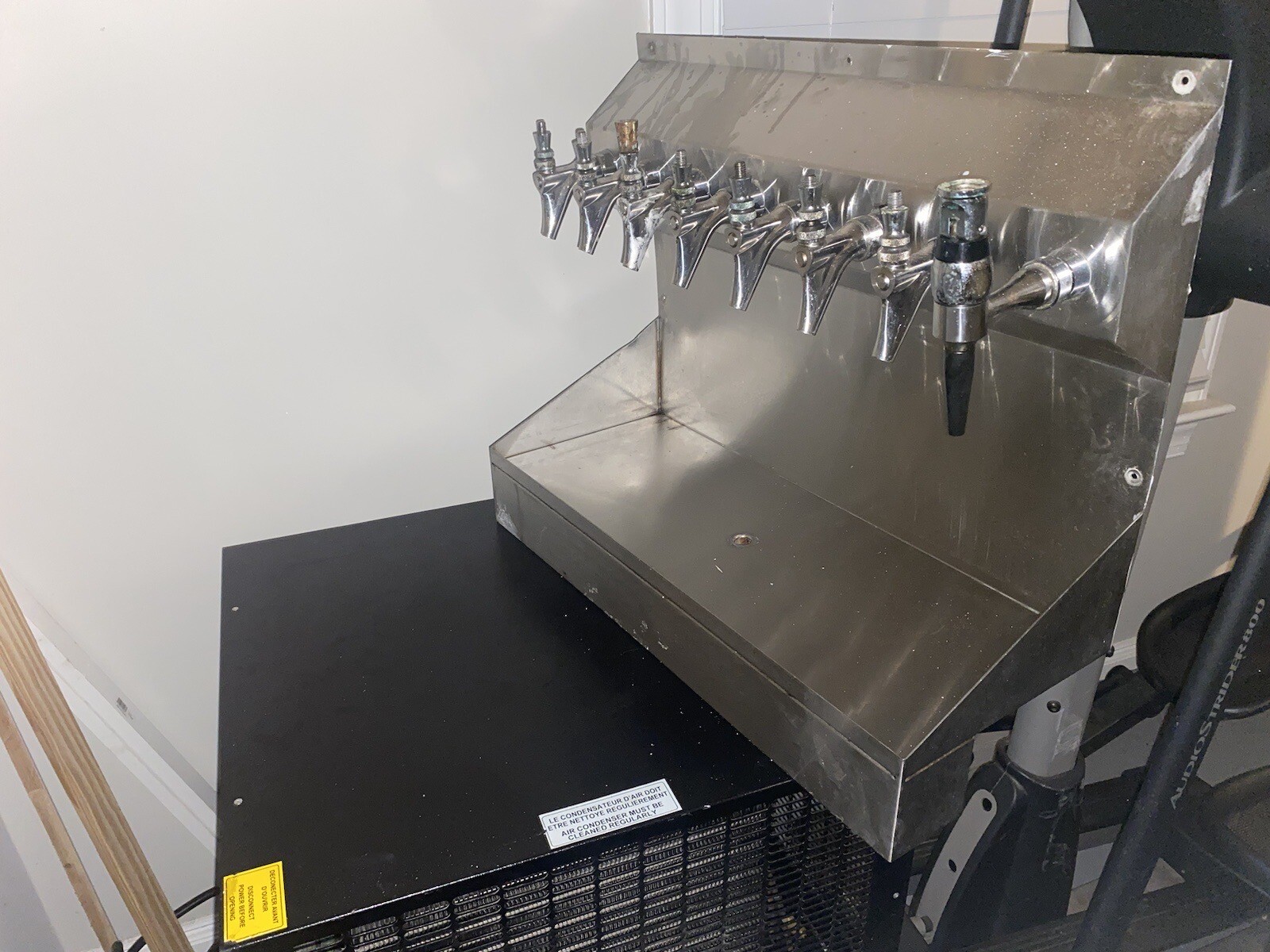 Wall Mounted Stainless Steel 8 Faucet Beer Tap