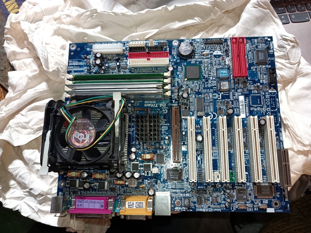 Gigabyte GA‑8ITXR Socket 478 Motherboard + 256MB RDRAM + Intel Cooler Blue PCB