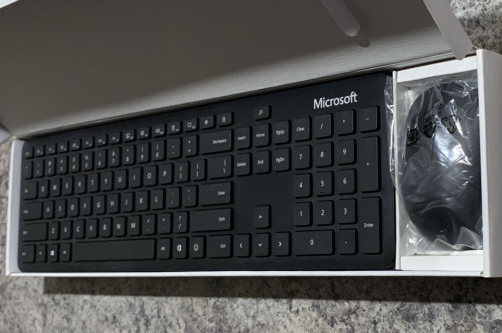 Microsoft Bluetooth Desktop Keyboard & Mouse Bundle Black QWERTY English