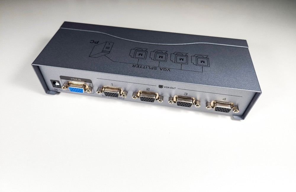 4 port VGA Video Splitter DTech Switch 4-Port