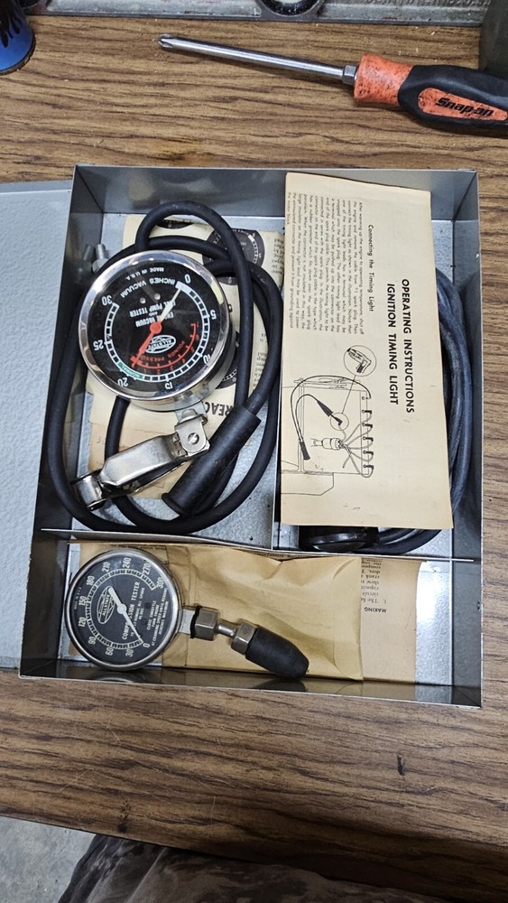 Vintage Gauges - Engine Vacuum Fuel Pump & Compression Tester case