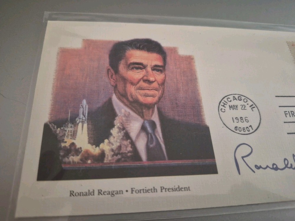 May 22 1986 Ronald Reagan First Day Issue Error Stamp & Envelopes