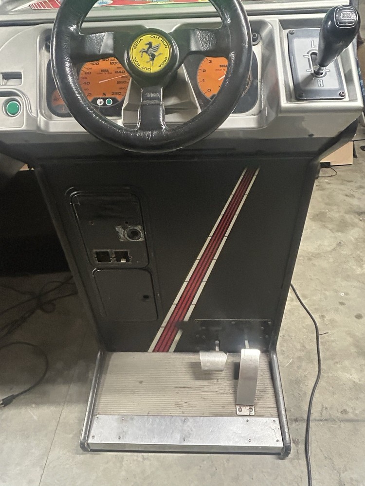 SEGA OUTRUN ARCADE MACHINE