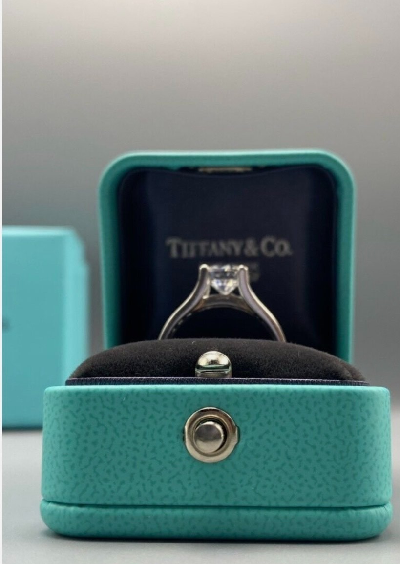 100% Authentic Tiffany & Co Engagement Ring Box + Outer Box+Ribbon