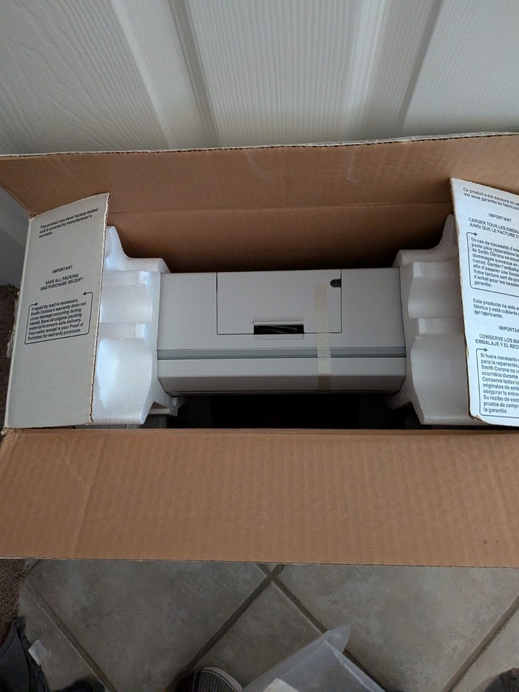 Smith Corona XL 2700 Electronic Typewriter NEW