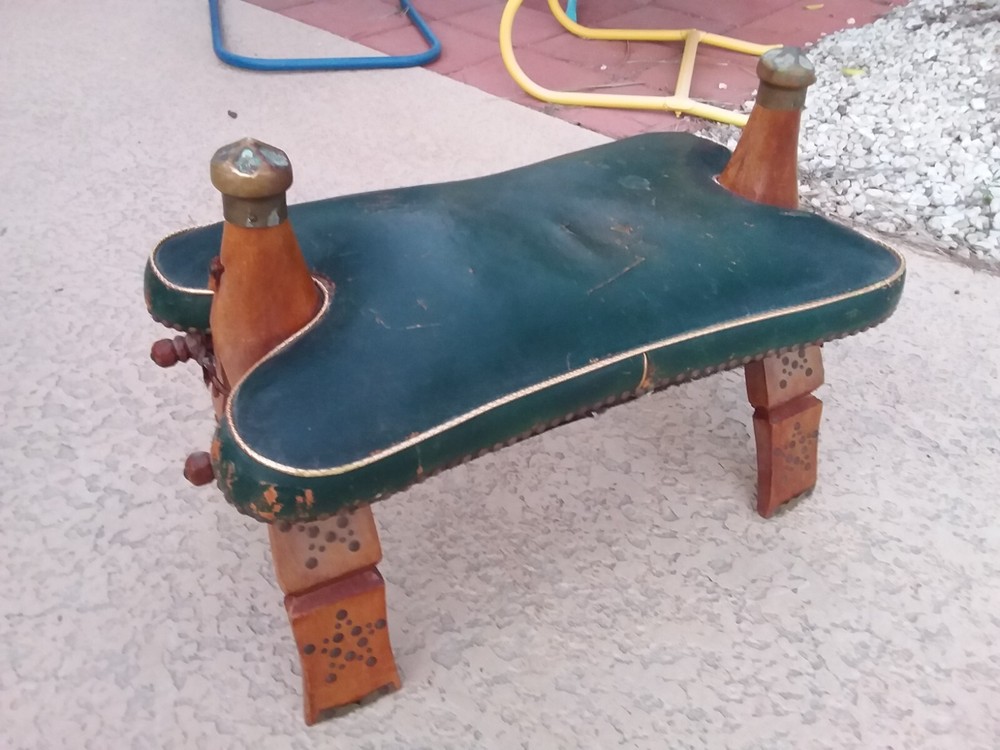 VINTAGE ANTIQUE CAMEL SADDLE/STOOL FOLDING LEGS