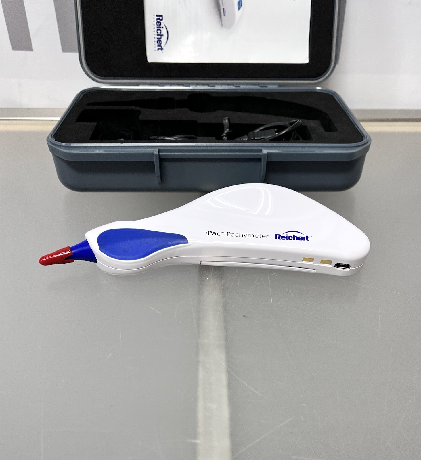 Reichert iPac Pachymeter w/ Charging Cradle, Case