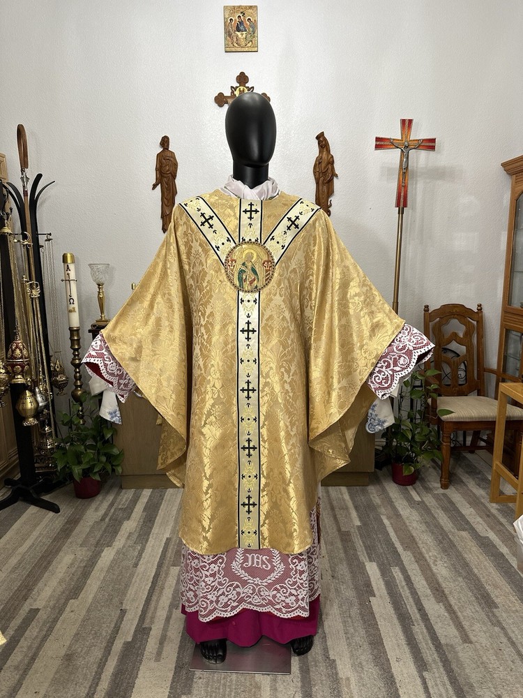 GOLD VESTMENT CHASUBLE & STOLE