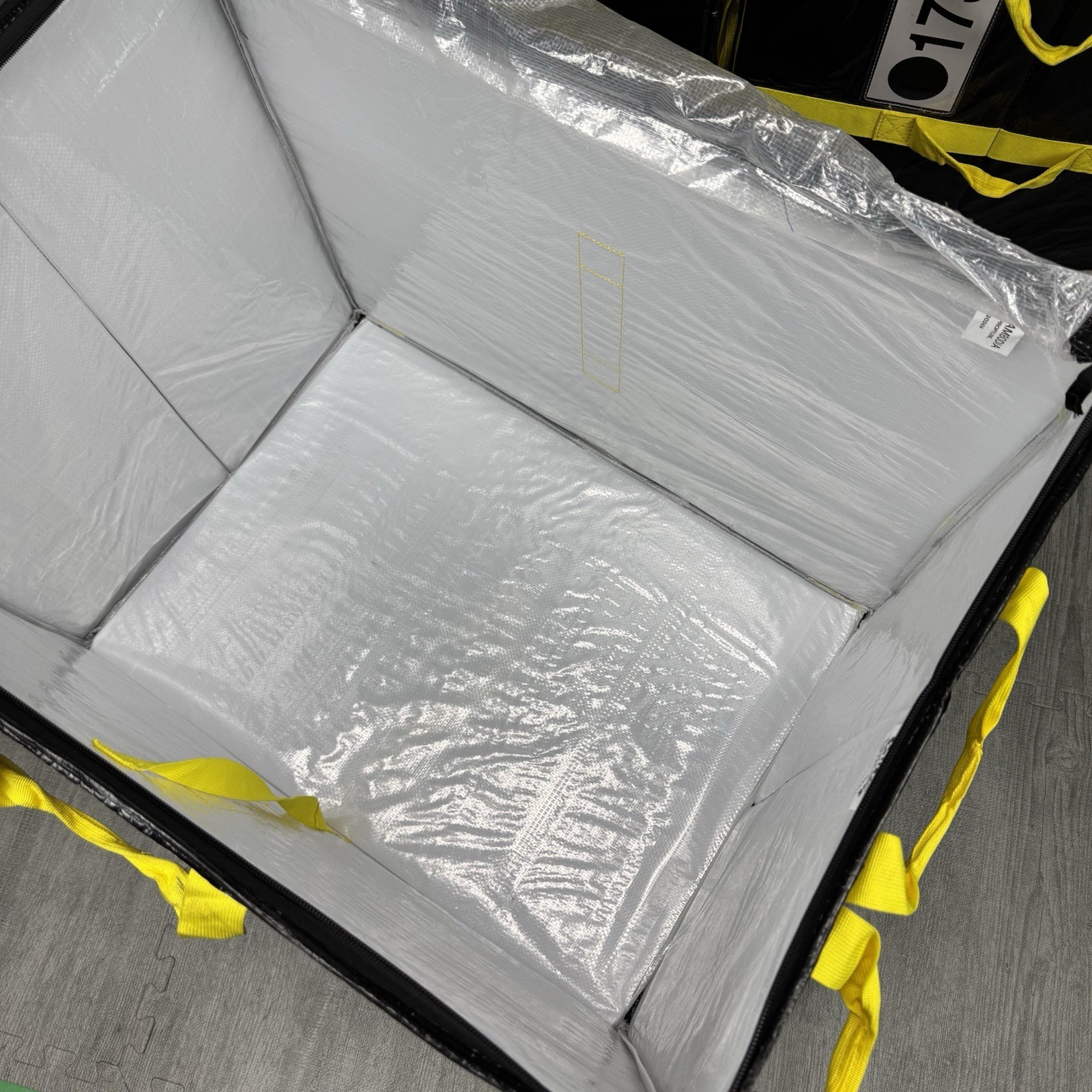 (6) AMAZON COURIER LARGE DELIVERY STORAGE BAGS 28x24x20 BLACK LOT OF 6 TOTES