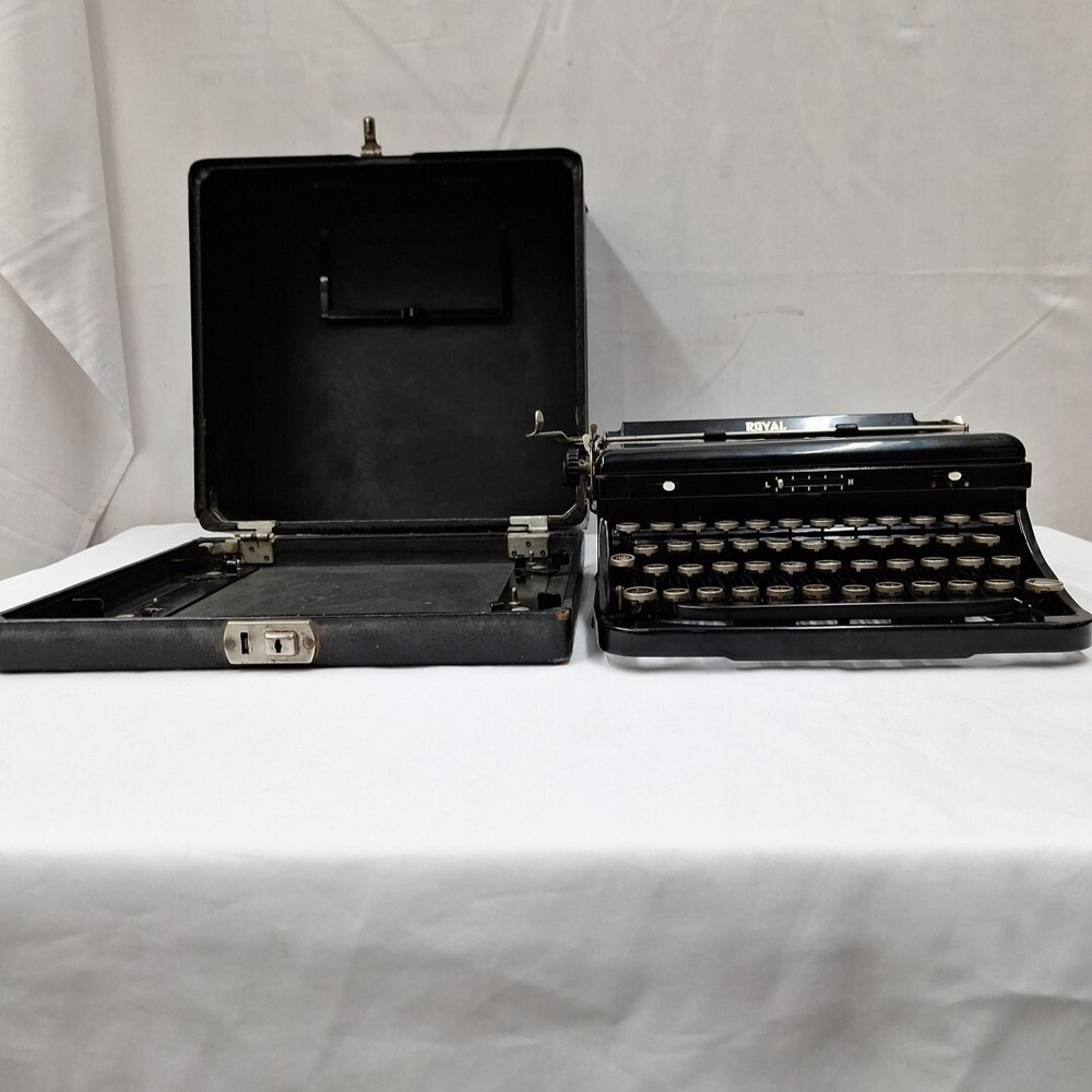 Royal Typewriter Portable with Case Model 0-427931