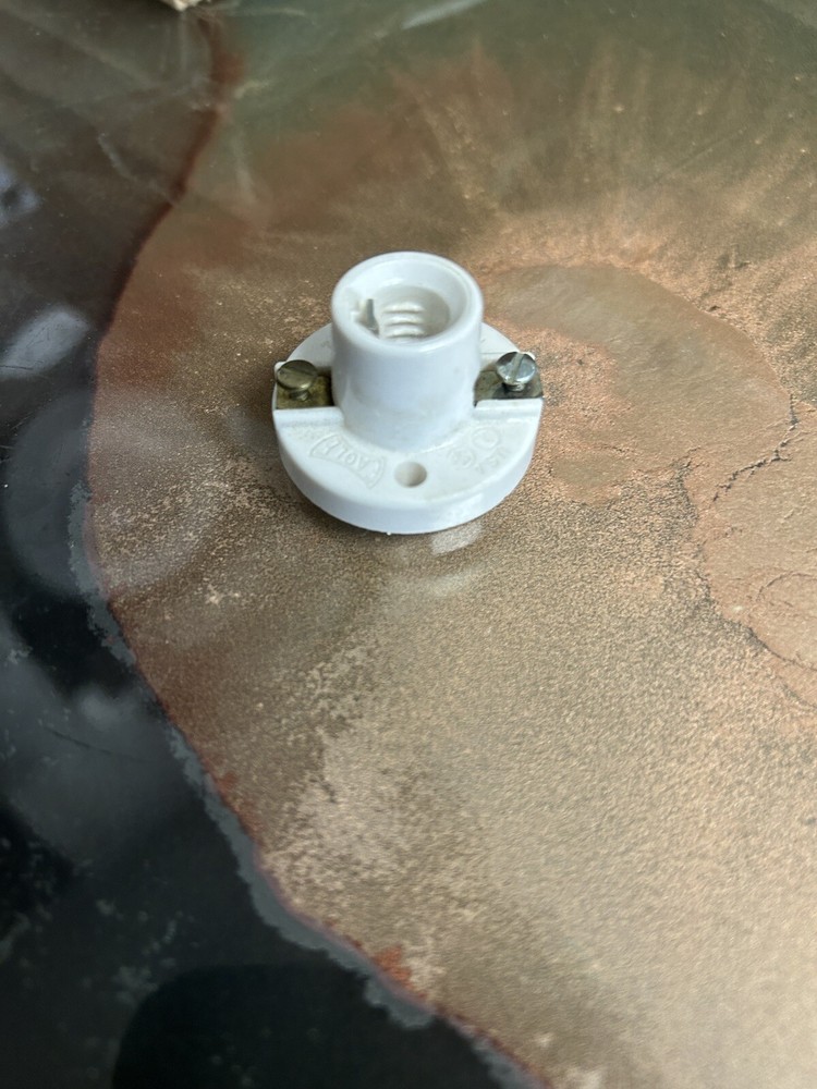 White Plastic Candelabra Socket , One-Piece, Keyless, E10 Lampholder