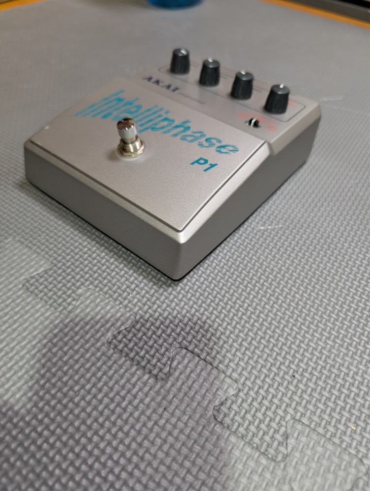 AKAI Intelliphase P1 Analog Phaser - Vintage Dynamic Touch Phasing Effect