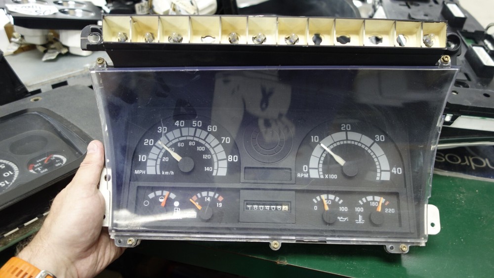 GMC SPEEDOMETER INSTRUMENT CLUSTER 25081270