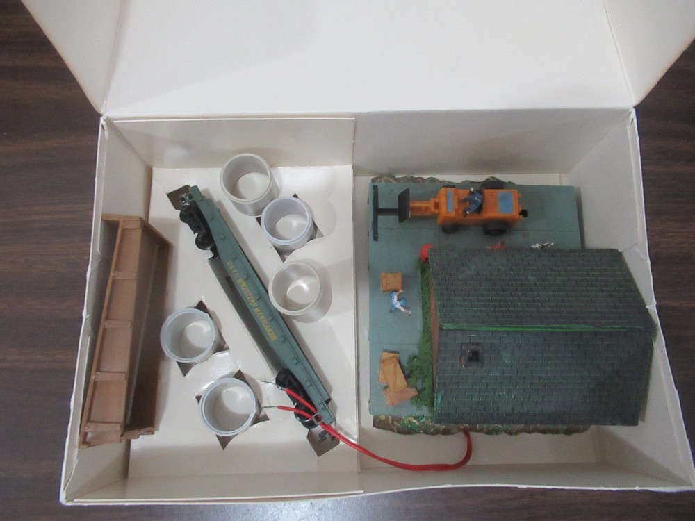 Vintage Tyco Freight Unloading Depot COMPLETE? in box UNTESTED