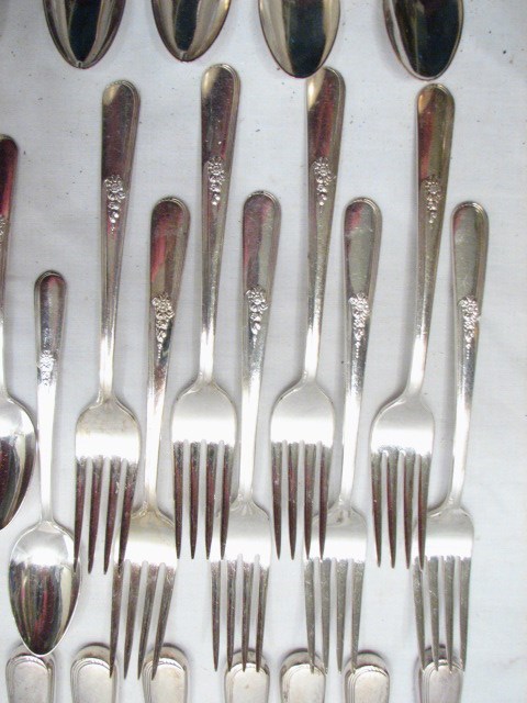 HOLMES & EDWARDS YOUTH SILVER PLATE FLATWARE 48 PC SET SILVERWARE