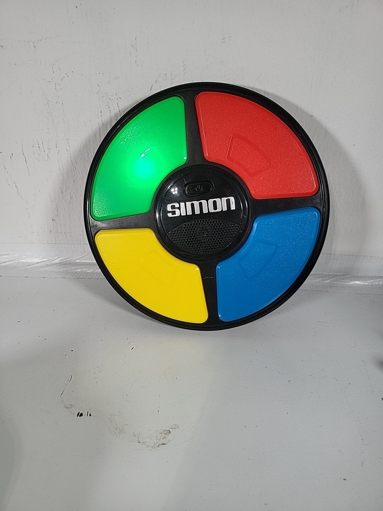 Simon Says Electronic Game Hasbro 2015 Classic Toy - Tested & Working
