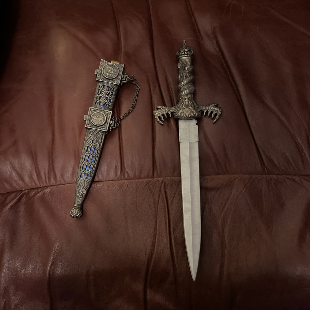 Metal Dagger with Lions Head