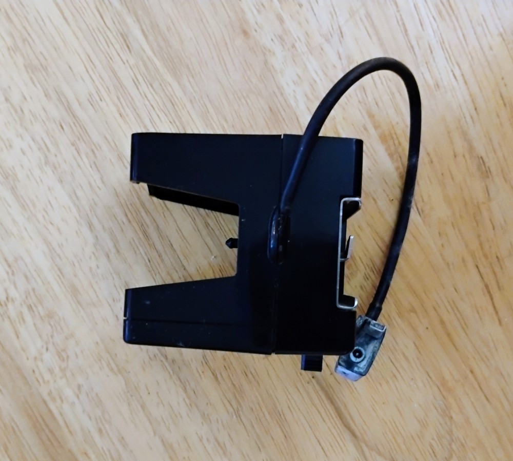 Vtg Polaroid Camera Focused Flash Model 490 Flash Attachment made USA untested