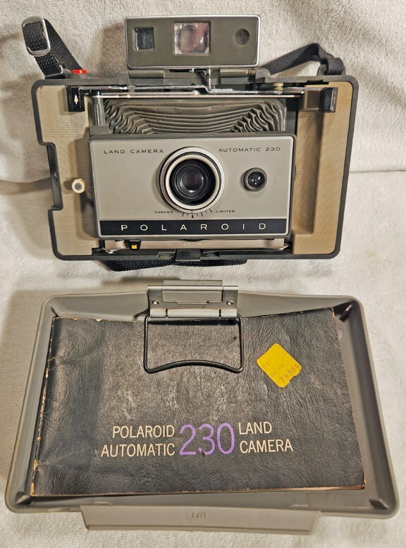Polaroid Automatic 230 Land Camera Used