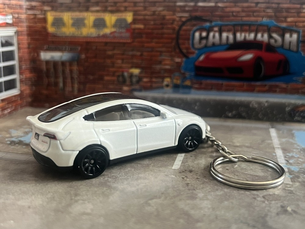 WHITE TESLA MODEL Y CUSTOM KEYCHAIN keyring key BLING EV FUN hot wheels