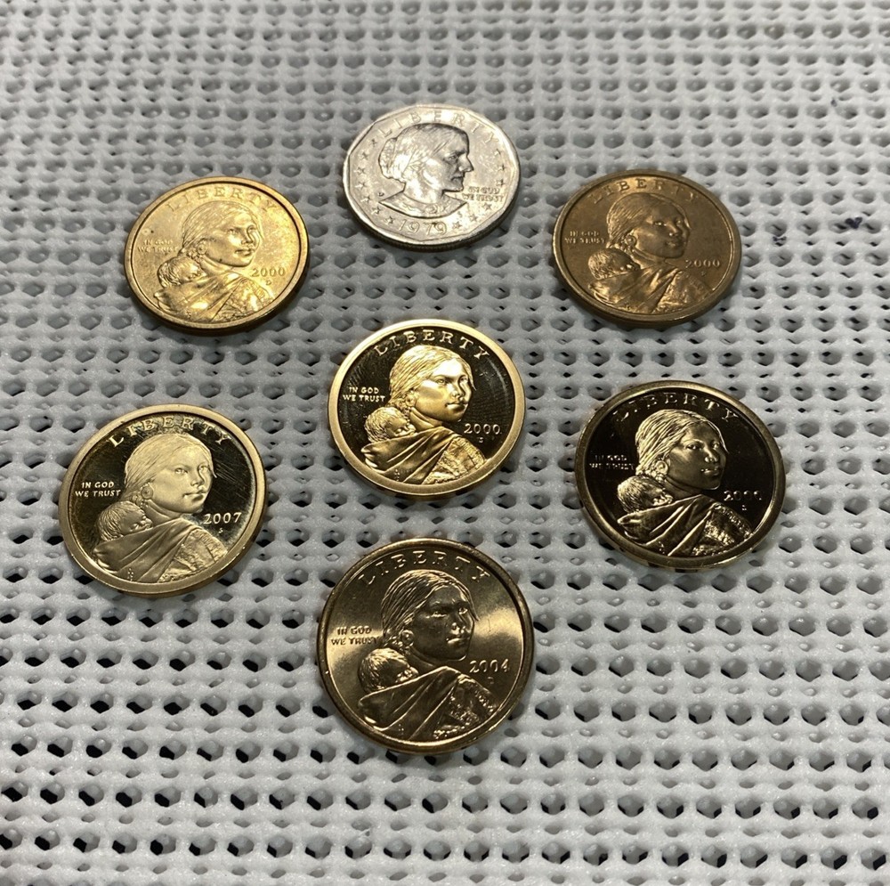 7 Sacagawea US Dollar 2000-PDS. 2004S. 2007S uncirculated.