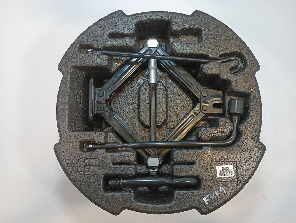 2017 ELANTRA Spare Tire Jack With Tools  (12848801