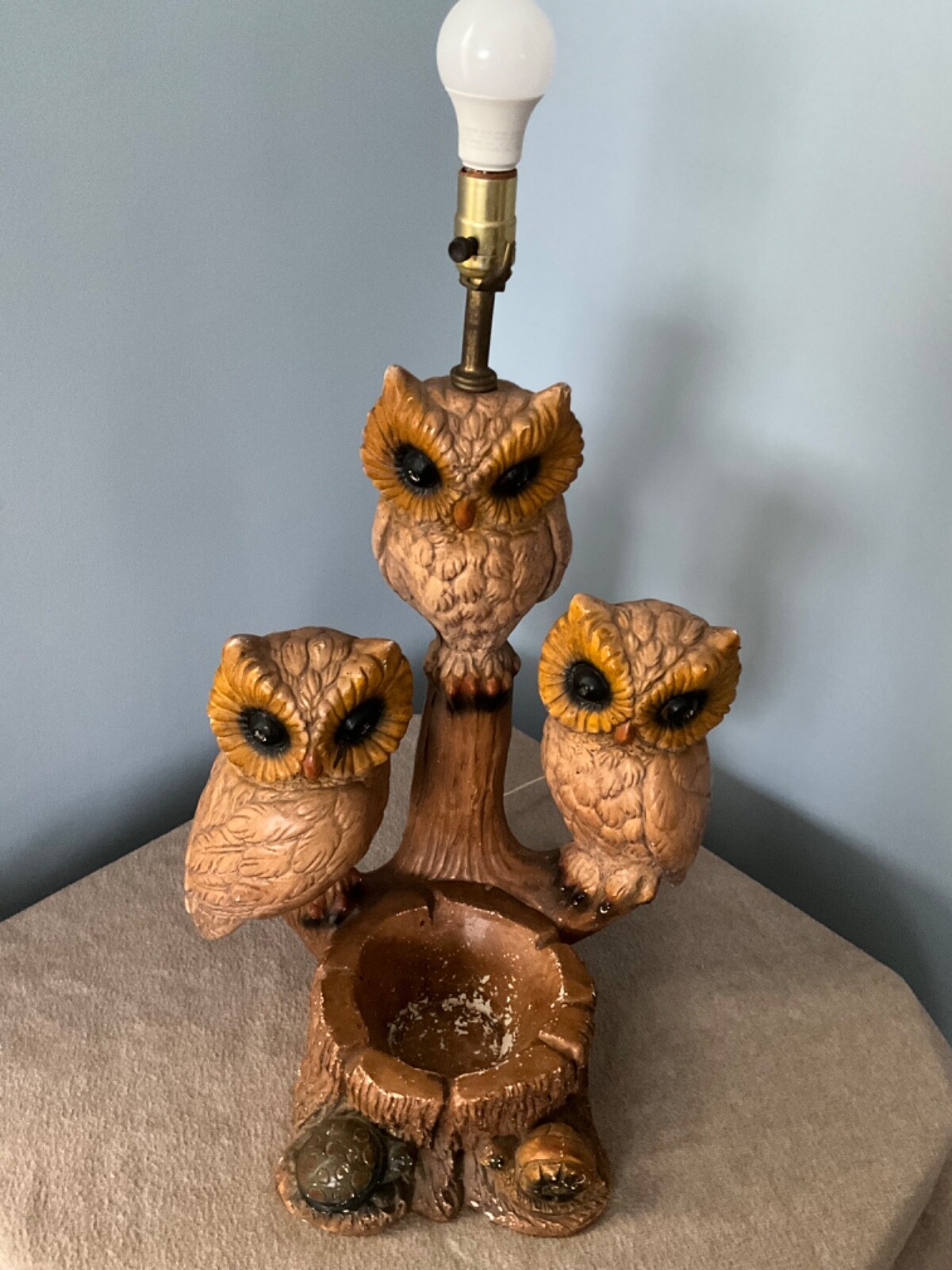 Old Vintage three Owls cabin Table Lamp 2’ tall with ashtray chalkware working