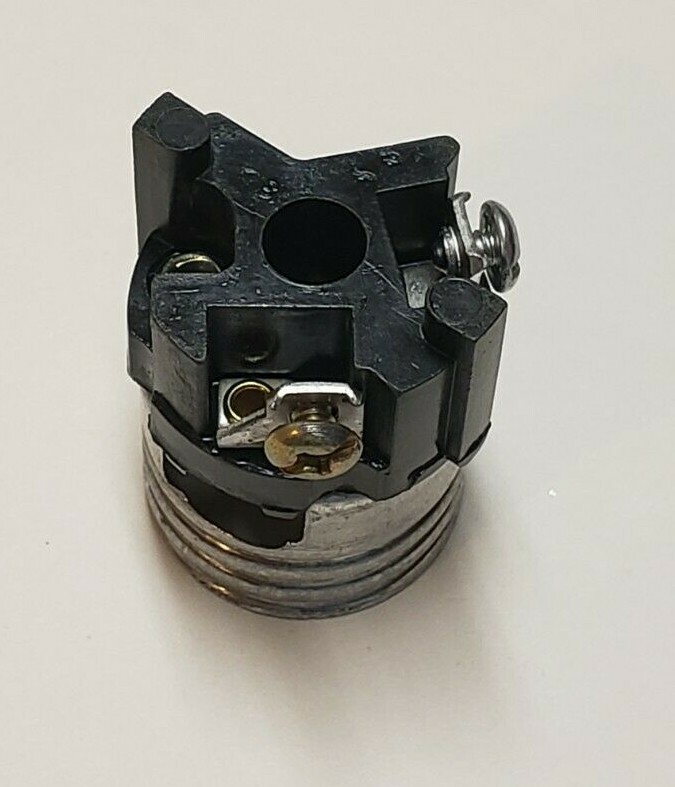 Full Keyless Leviton Nickel Plated Medium Socket 40131NJB