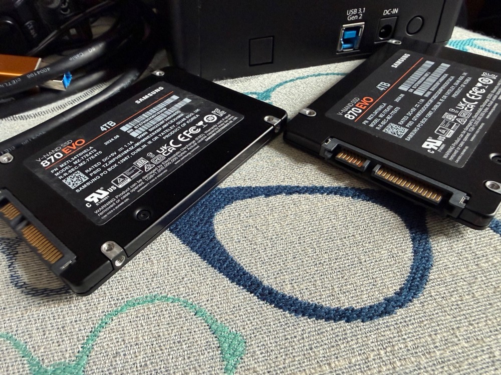 Blackmagic Design HyperDeck Studio Pro 4K UHD & 2 Samsung 870 EVO SSD's