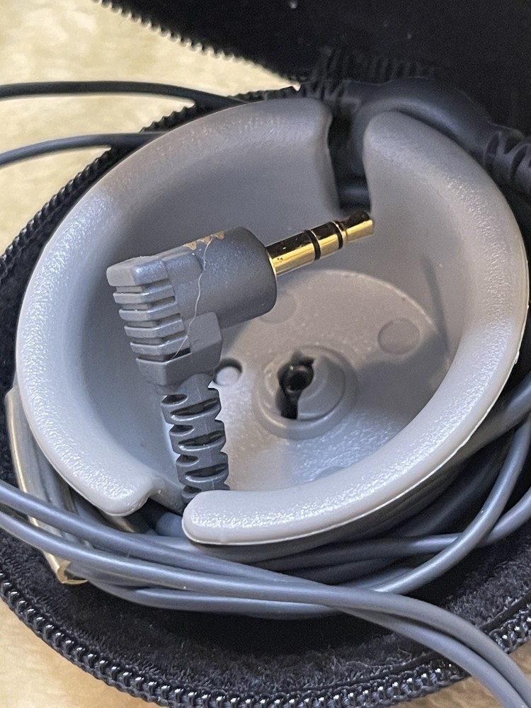 Shure E3cSound Isolating Pro-style Earphones in Case