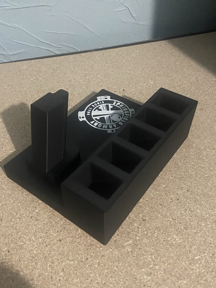 Springfield Hellcat Pro 9mm Stand And Magazine Holder