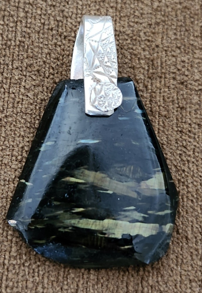 Nuummite pendant and Silver Chain