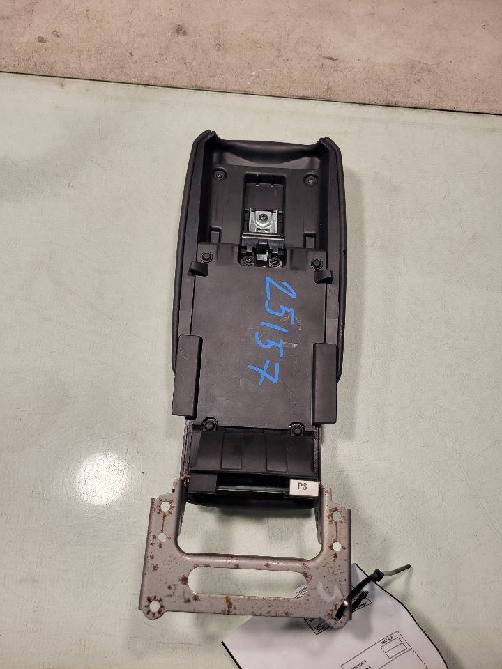 COROLLA 2023 CONSOL ARMREST