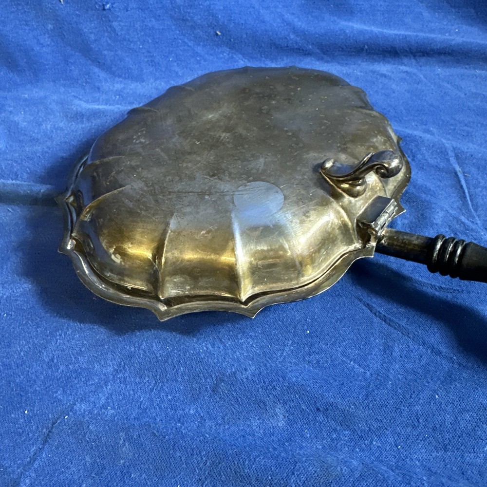 CHIPPENDALE INTERNATIONAL SILVER CO. #6323 SILVER PLATE SILENT BUTLER.