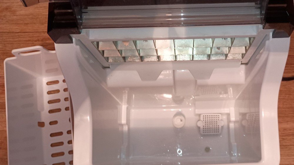 Euhomy Counter Top Ice Maker Model IM-FP