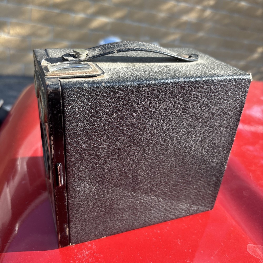 EASTMAN KODAK BROWNIE BOX CAMERA TARGET SIX- 16 VINTAGE ANTIQUE 1946-1951