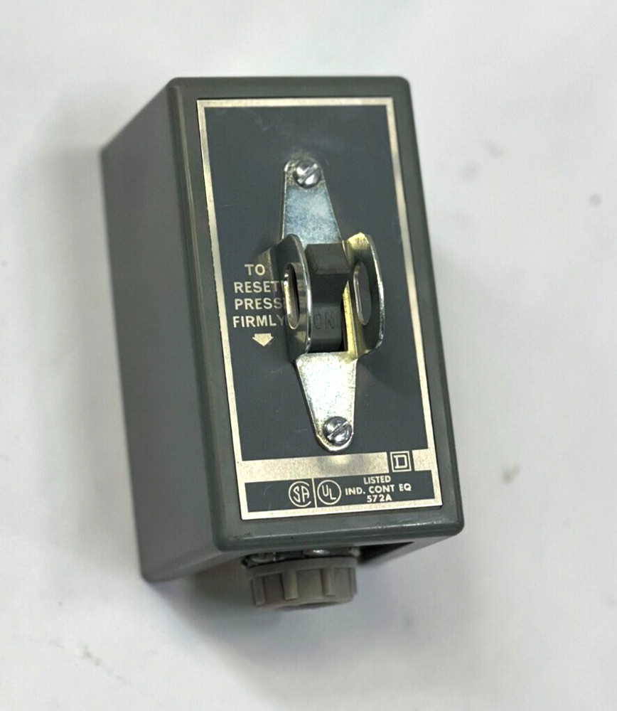 SQUARE D MANUAL MOTOR STARTER SWITCH 572A 30A 600 VOLT