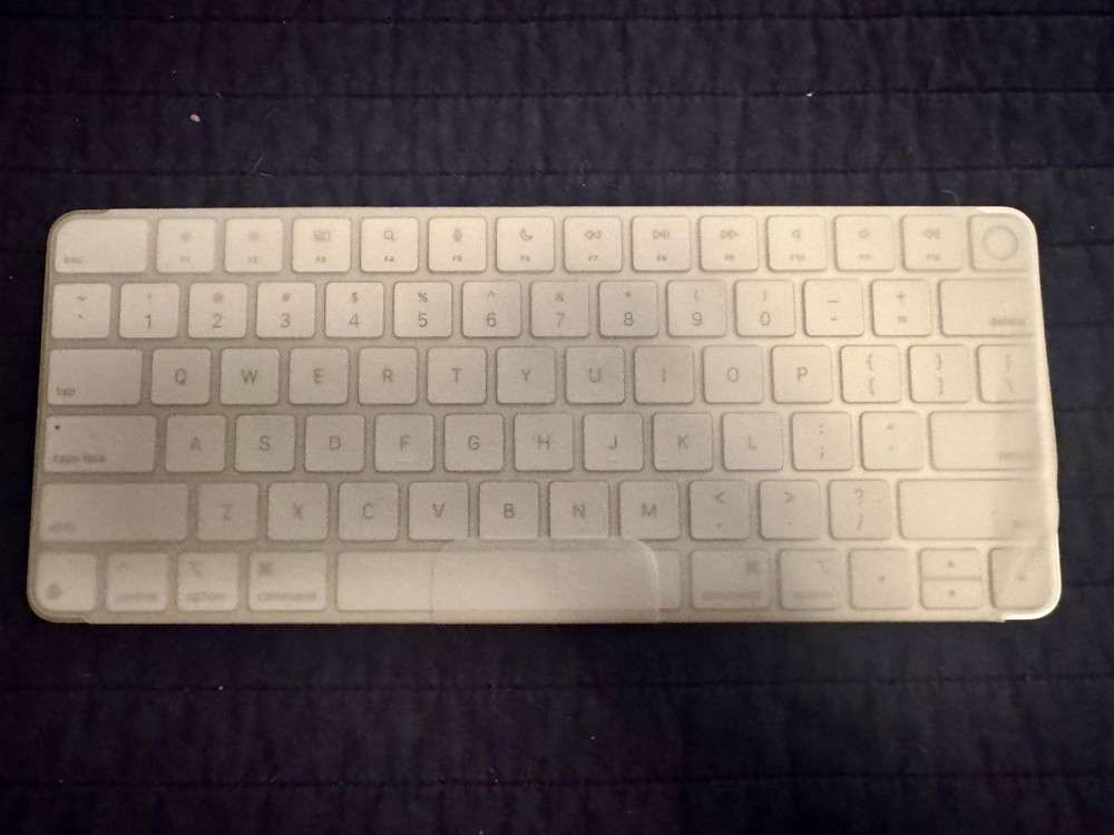 Apple Magic Wireless Keyboard with Touch ID - (USB-C) - White - w/ USB-C Cable