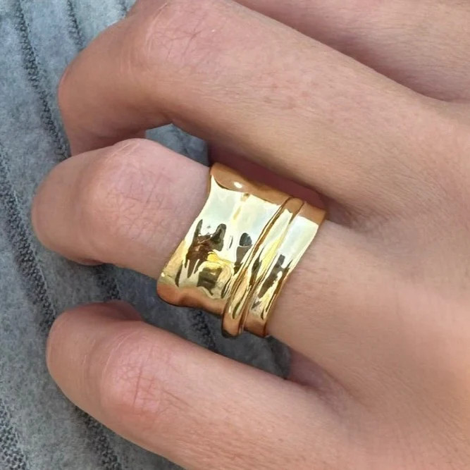 Wide Heavy Ring Gold