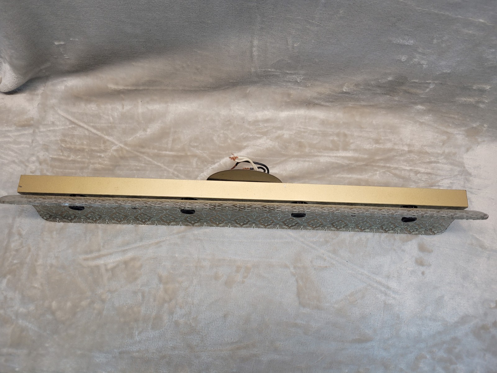 Vtg Bathroom Vanity U Bar 4-Light Fixture Glass Gold Overlay Quatrefoil Curved