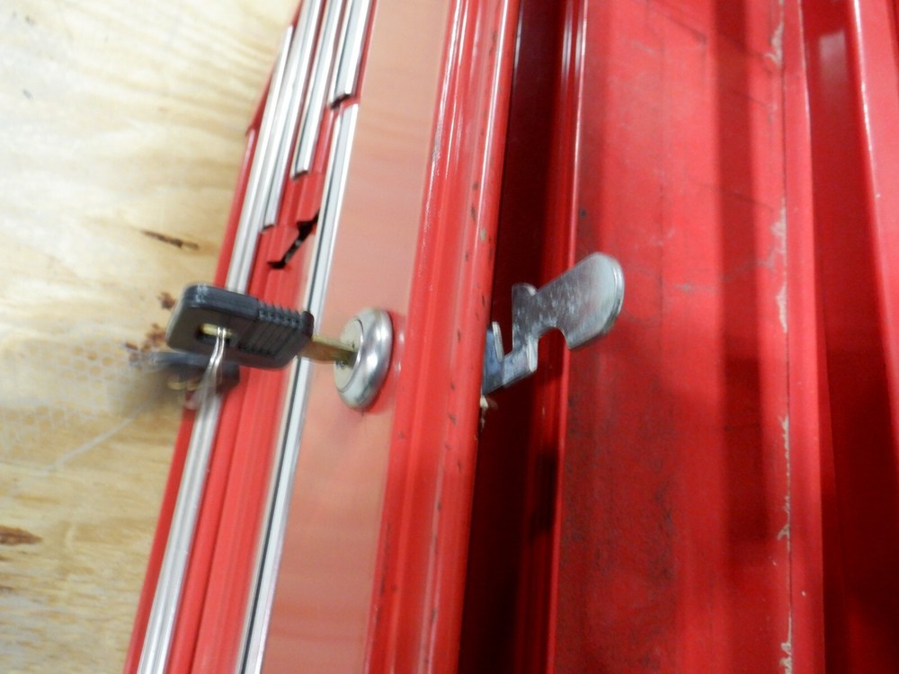 WESTWARD 10 DRAWER TOOLBOX WITH LOCK