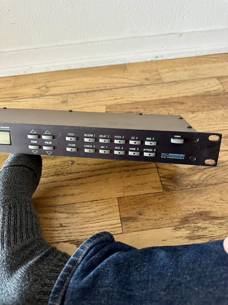 Alesis Quadraverb 20K Bandwith Programmable MIDI Digital Effects Processor