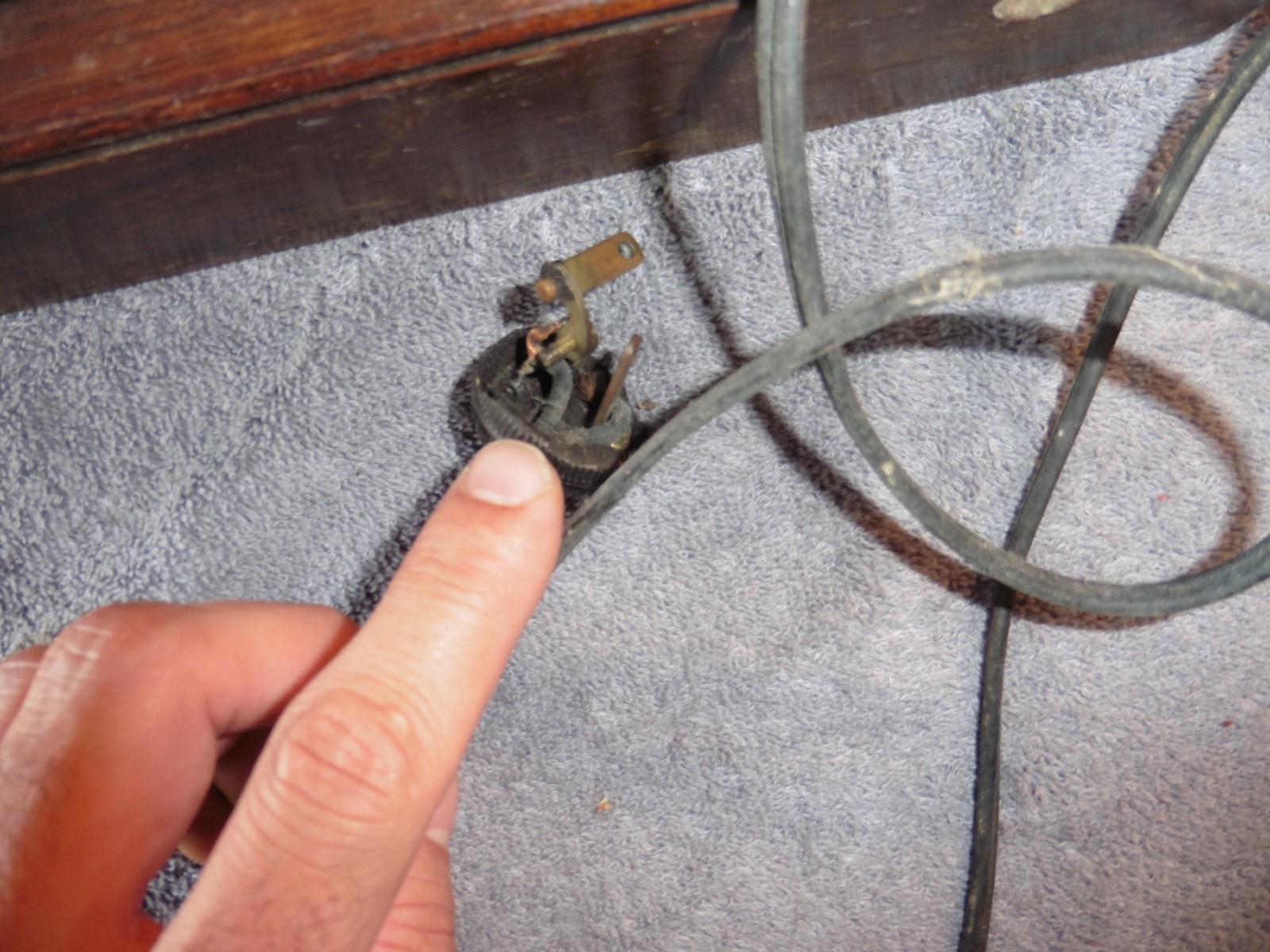 Vintage Singer Sewing Machine Serial# AB670423 BU7 Sewing Motor